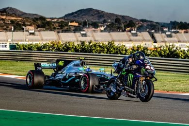 Hamilton: 'Ortak bir MotoGP ve F1 hafta sonu 'destansı' olur' dlvr.it/T5VZMm #F1 #Formula1