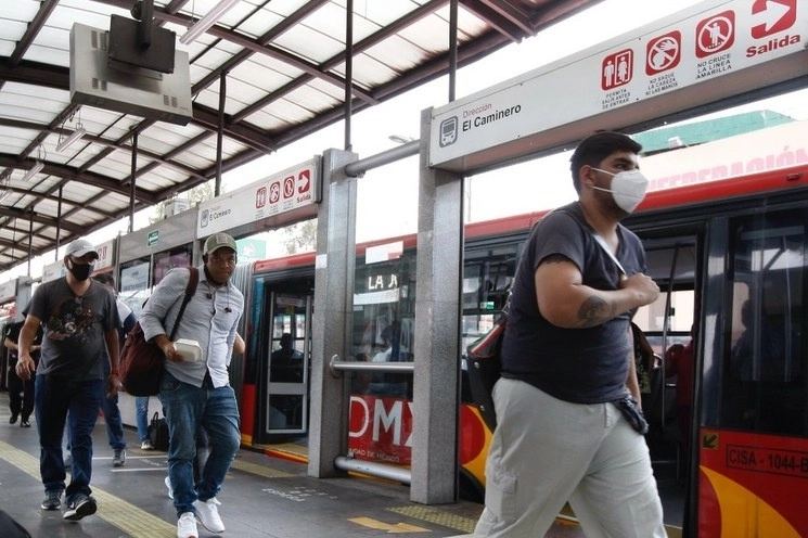 MelissaMatrix43's tweet photo. #BarbieMetroBus ESTACIÓN ADICIONAL #NoticiasMatrixMx 📺💻📻#Linea4 de #MatrixBusCDMX Servicio Aeropuerto y Pantitlan 📰Tableros del #Metrobus L3 despliegan llegadas de unidades incorrectamente https://t.co/nhrA2x9Qn9 #XochitlGalvez  #TelediarioNocturno #XochitlVa2024  🤔 https://t.co/FBhpoecREW