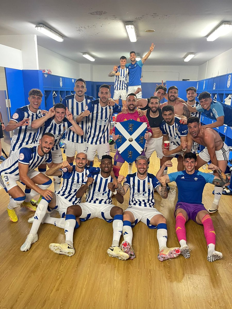 Seguimos creyendo @recreoficial + 3 y a morir hasta el final 💙🤍 Orgulloso de este vestuario.