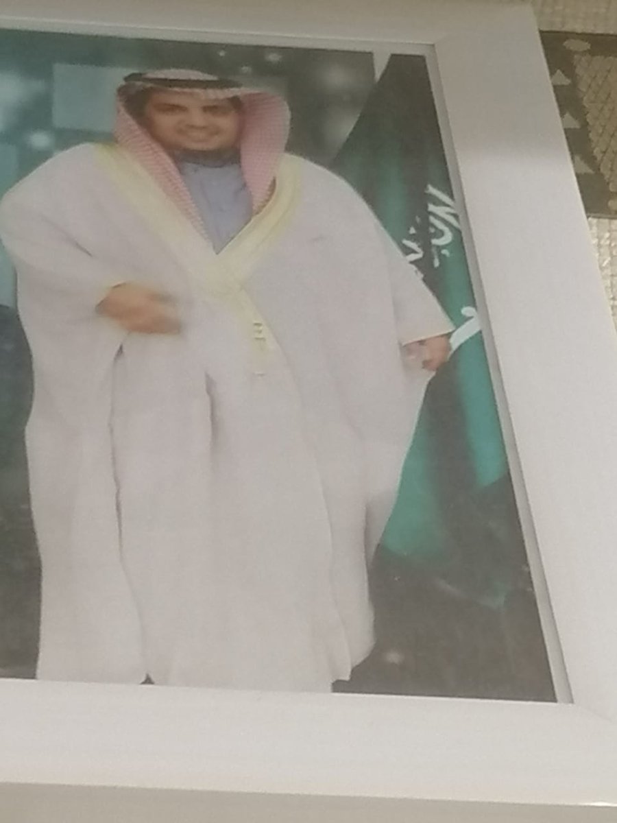 الشيخ عبدالله بن داخل عنيبر الثبيتي رجل كفؤ ومشرف للجميع سمو المكانة وكبير الاسم نار في راس علم  من رموزالوفاء والعطاء والكرامة يعجز اللسان عن تعبير والقلم عن الكتابه في شخصه الكريم صاحب الوقفات المشرفه مع كافة شرائح المجتمع صاحب سيرة عطرة اطال الله في عمره يستحق الإشادة والثناء