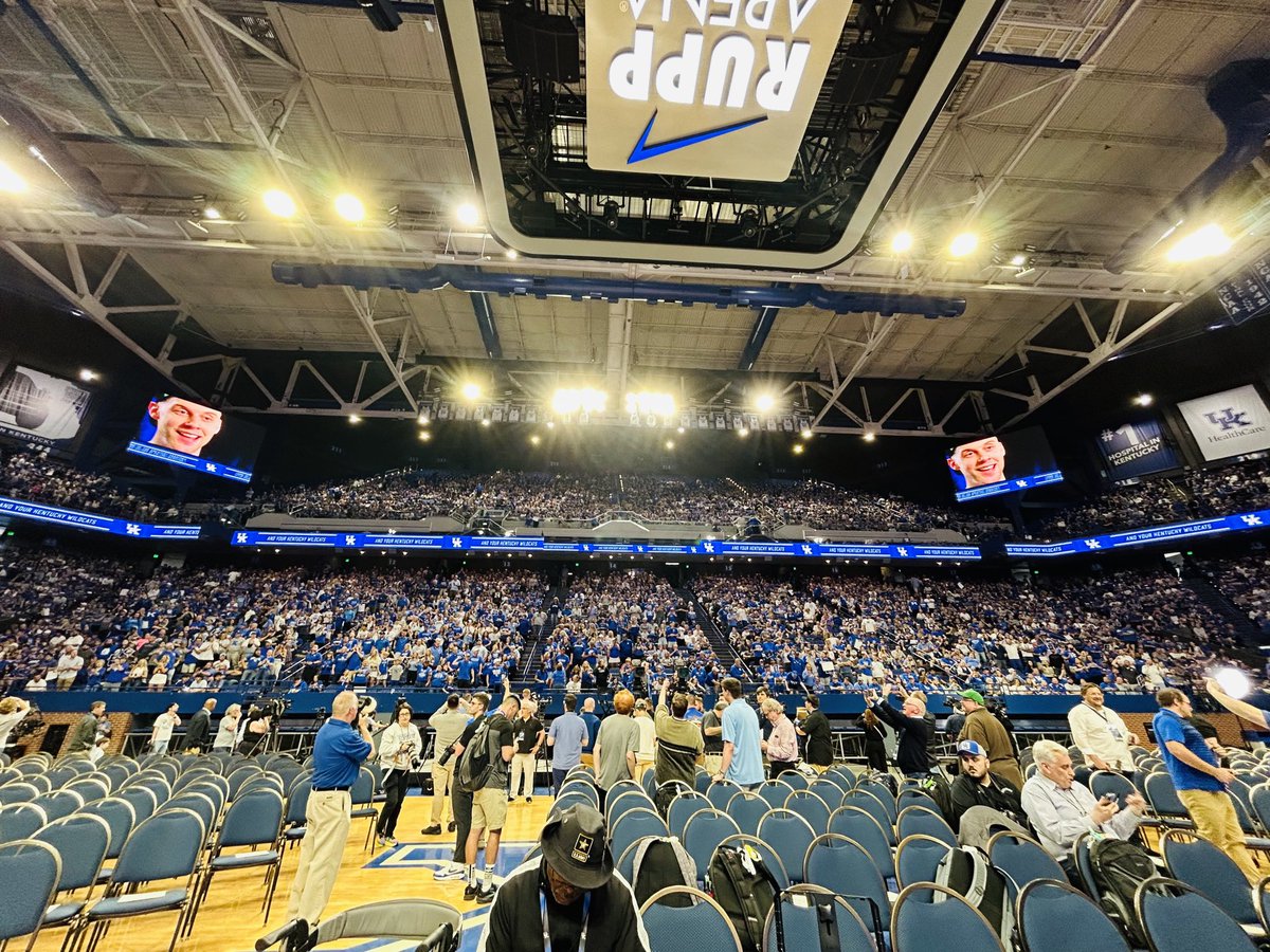 KyleTuckerCBB's tweet photo. Yeah, we can officially call this crowd massive. https://t.co/x2Zt4vogWp