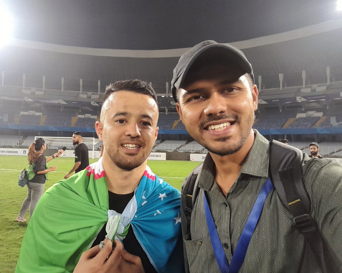 With Mohammedan Mideo Mirjalol Kasimov ⚽️

This is the winning selfie 🤟

#ILeague #MohammedanSportingClub 
#IndianFootball #KolkataFootball