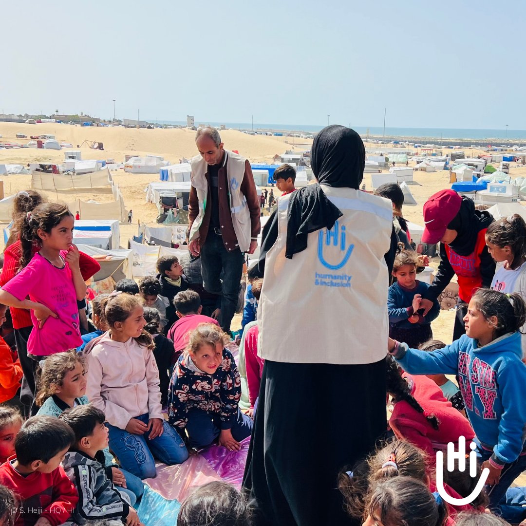 In a camp for displaced people in southern #Rafah, HI's dedicated staff and volunteers organize recreational sessions. They lead familiar games and fun activities in hopes of creating a space where children affected by bombings can experience moments of normalcy and laughter. 🪁