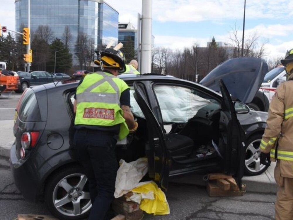 Firefighters rescue woman and infant from vehicle in east end collision ottawacitizen.com/news/local-new…