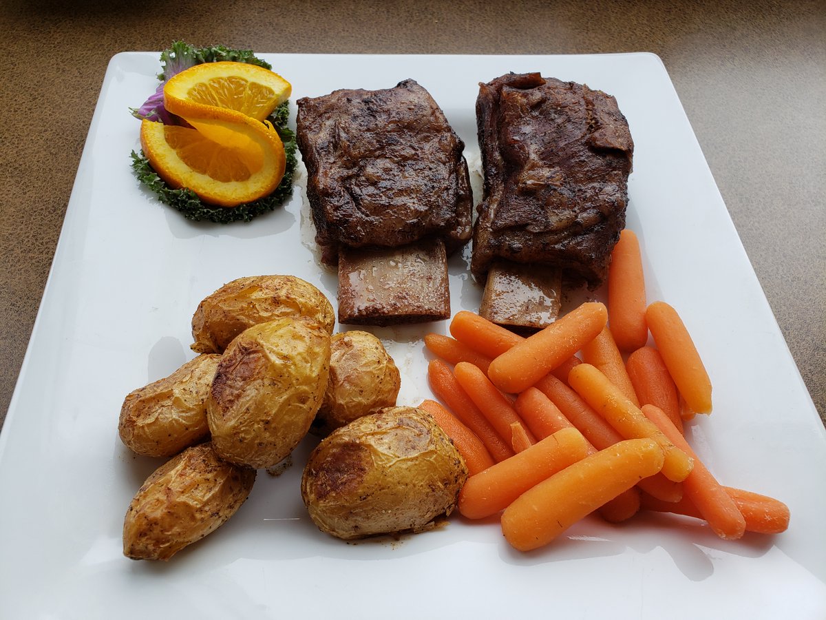 Island View Dining Room Sunday Dinner Special!
Braised Beef Short Ribs with choice of potato & veggie for $15.99.

#shortribs #sunday #dinnerspecial #islandview #grandportage.