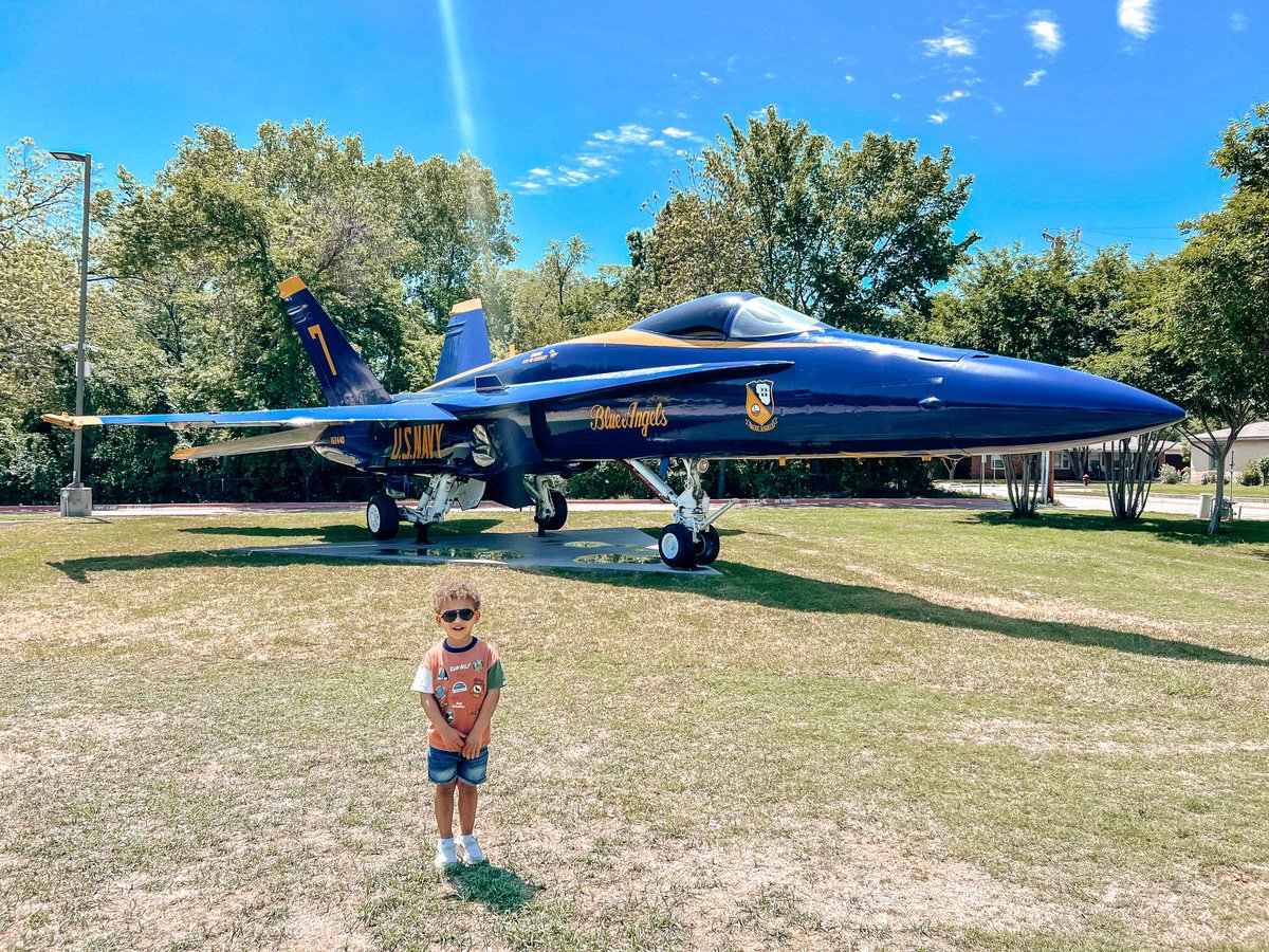 jessann1618's tweet photo. Future @BlueAngels Pilot 🕶️🇺🇸✈️ https://t.co/WmKRIe0SBe