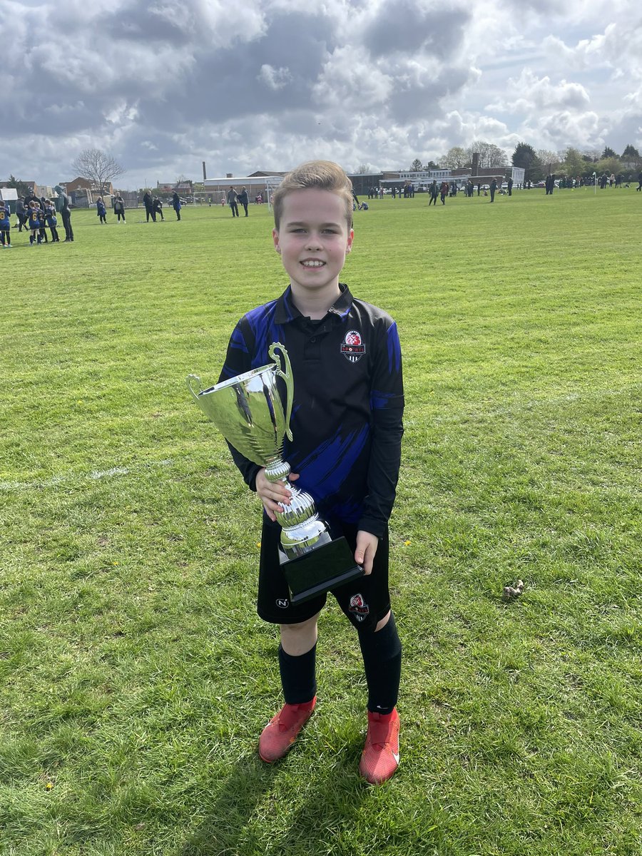 leledebom's tweet photo. Theo’s first 9v9 match today receiving Player of the match⚽️ @OSJ_Sports @OSJ_Y4 
Well done Theo 👏🏼 https://t.co/iTCcLoVjR8