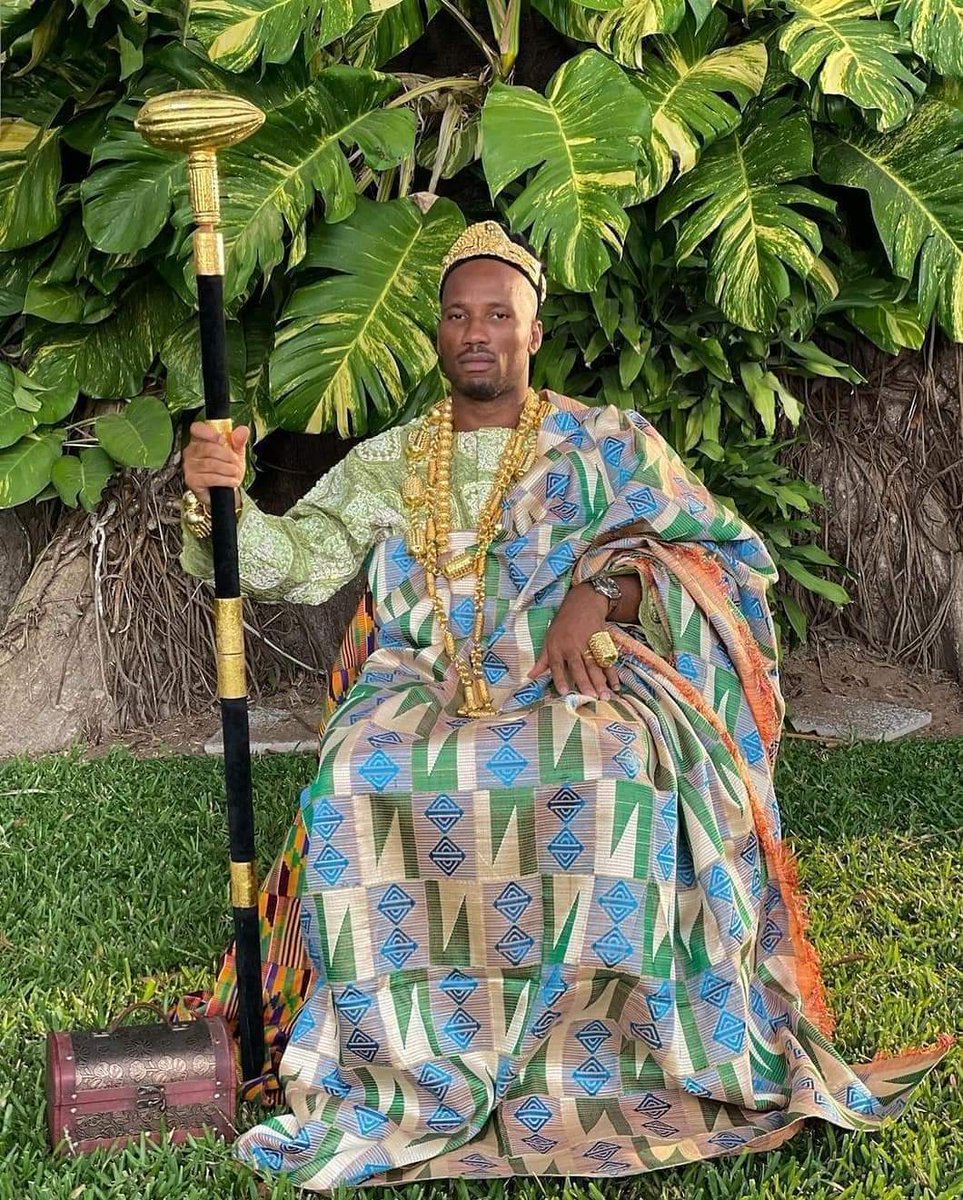 Soccer ⚽ star, Didier Drogba in his native attire 🇨🇮

Your Comments on this...