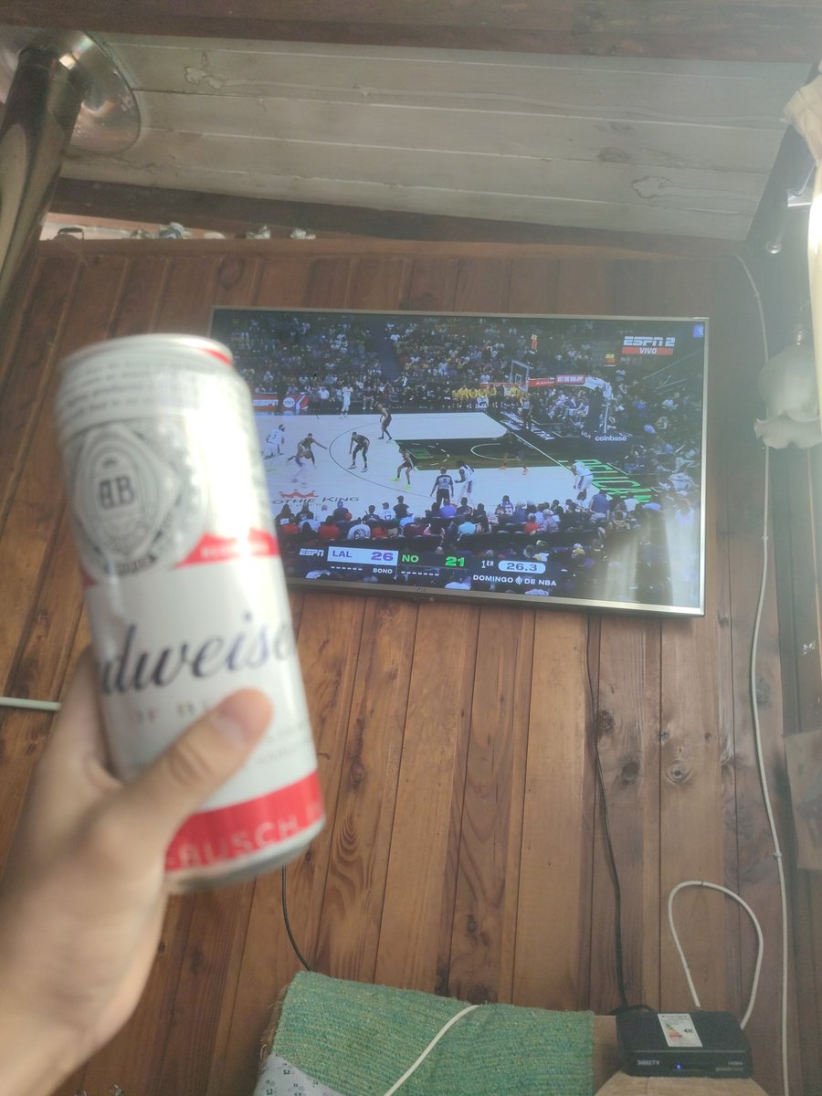 Micsio's tweet photo. @soyleomontero saludos desde #VILLARRICA #CHILE #GOLAKERS https://t.co/mnUGV22yDZ