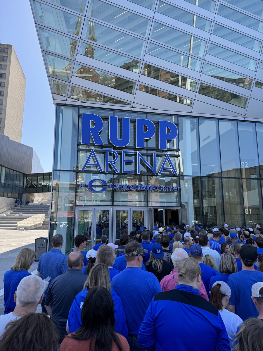 hello_jeff's tweet image. All for ⁦@CoachMarkPope⁩. #bbn is wild. #gocats