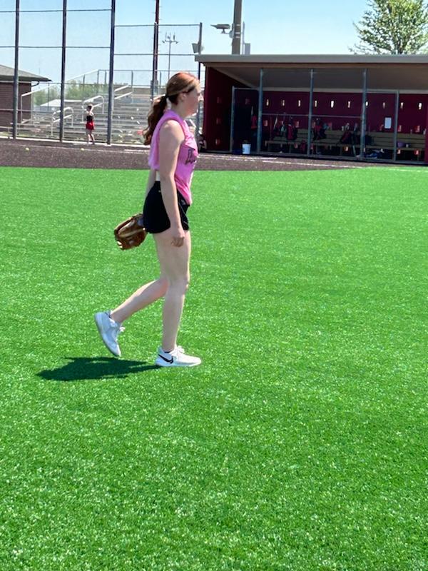 NikiShetler's tweet photo. Happy 17th Birthday @CarleeCole00!!!!! Of course she is spending her birthday doing what she loves in this BEAUTIFUL weather!!!! 
@TeamKansas16U @CoachKennedy5 https://t.co/jVGGOkY5jN