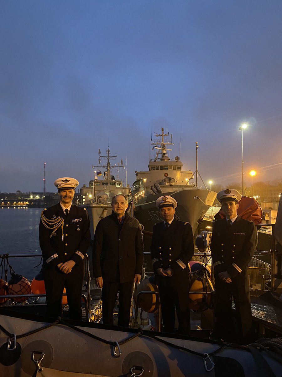 Evening visit to the mine hunter « L’Aigle » in the port of Tallinn, about to start Allied operation « open spirit @premar_ceclant #StrongerTogether @MarineNationale