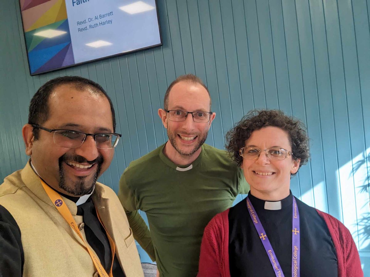 I always love teaching with @ruth_hw, and today it was a joy to be invited by @RevShemil to teach a couple of sessions for @EmmanuelTheoCol: on Class & Capitalism, and #LLF, Sex & Marriage. Such a great bunch of students and fabulous conversations. 🌈