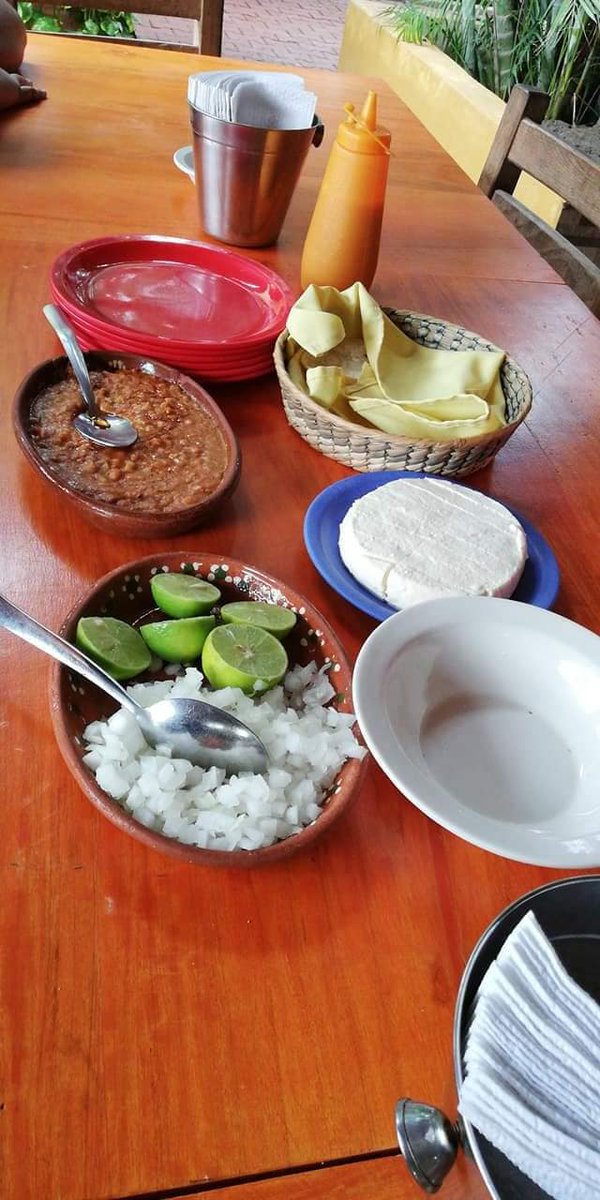 MariaV2305's tweet photo. Buenas tardes!!! Ya hace hambre 😋 #Domingo #ComidaTime #FamilyTime https://t.co/WahmCv6d2e