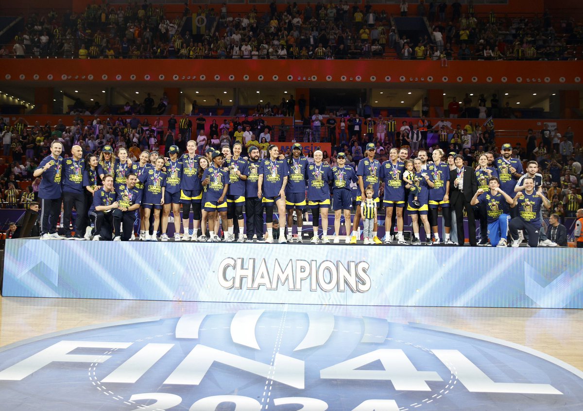 Üst üste ikinci kez Avrupa Şampiyonu olma başarısını gösteren Fenerbahçe Kadın Basketbol Takımı’nı kutluyoruz. 🇹🇷