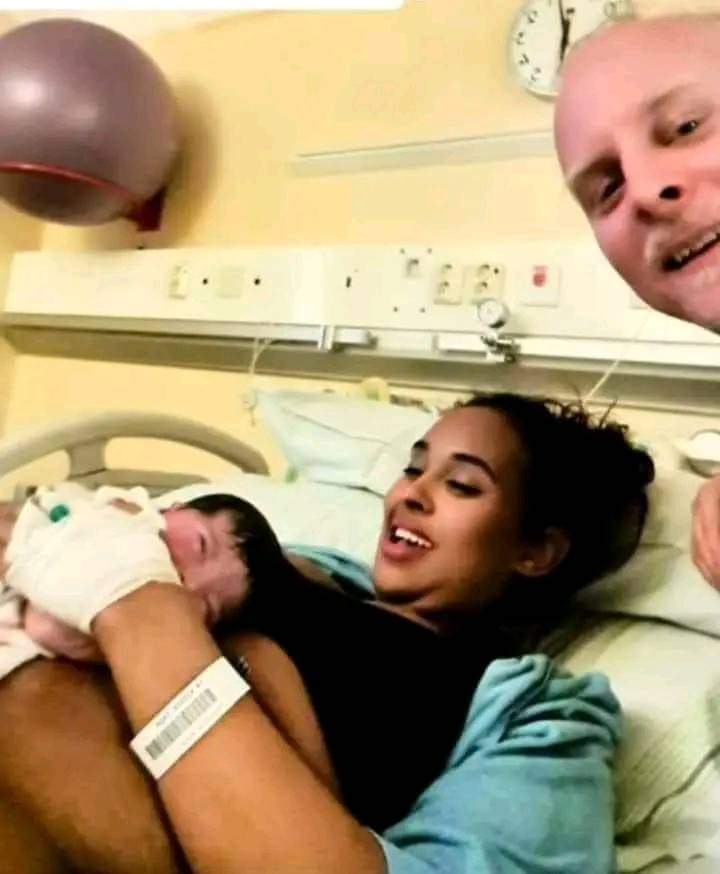 Congratulations to Habar Awal Tiktoker Asma Dauus, who has just given birth to her second child.

Congratulations.

Asma gained prominence previously after a difficult divorce from the son of the owner of Hargeisa's Guled Hotel.