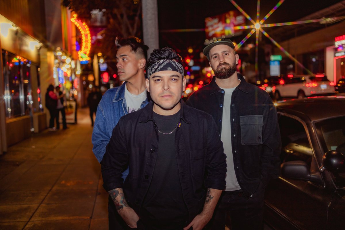 unclearmag's tweet image. “Embracing the spirit of Southern California’s pop, alternative, hardcore, and pop punk traditions, SUNBURNT fuses these influences into a tidy and modern package.”
— @wearesunburnt in our April issue. 
Read here: unclearmag.com/issues
📸: @ravenkphoto