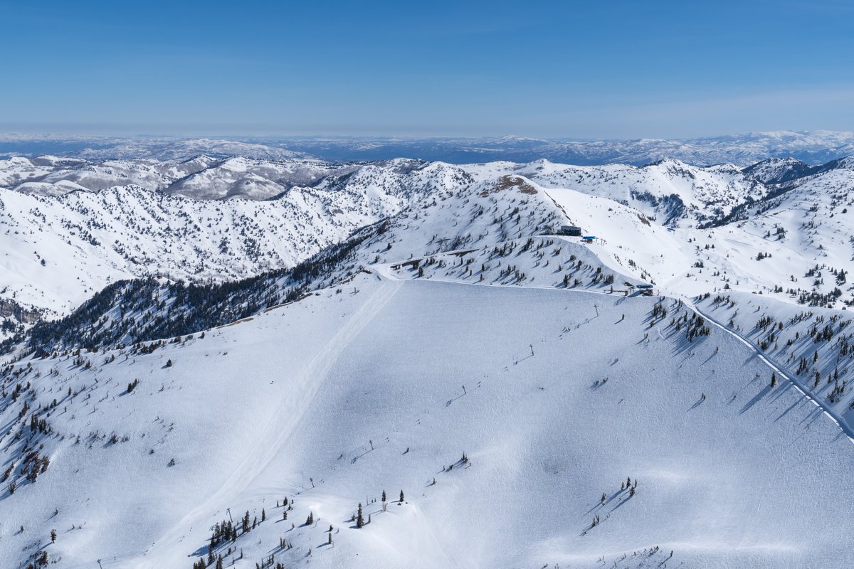 Spring Ops Update 🚨 Beginning tomorrow, April 15, all terrain in Gad Valley below Little Cloud will be closed. Chickadee Bowl will also close, meaning no beginner terrain will be available. For all the deets to plan your spring, check out snowbird.com/spring/