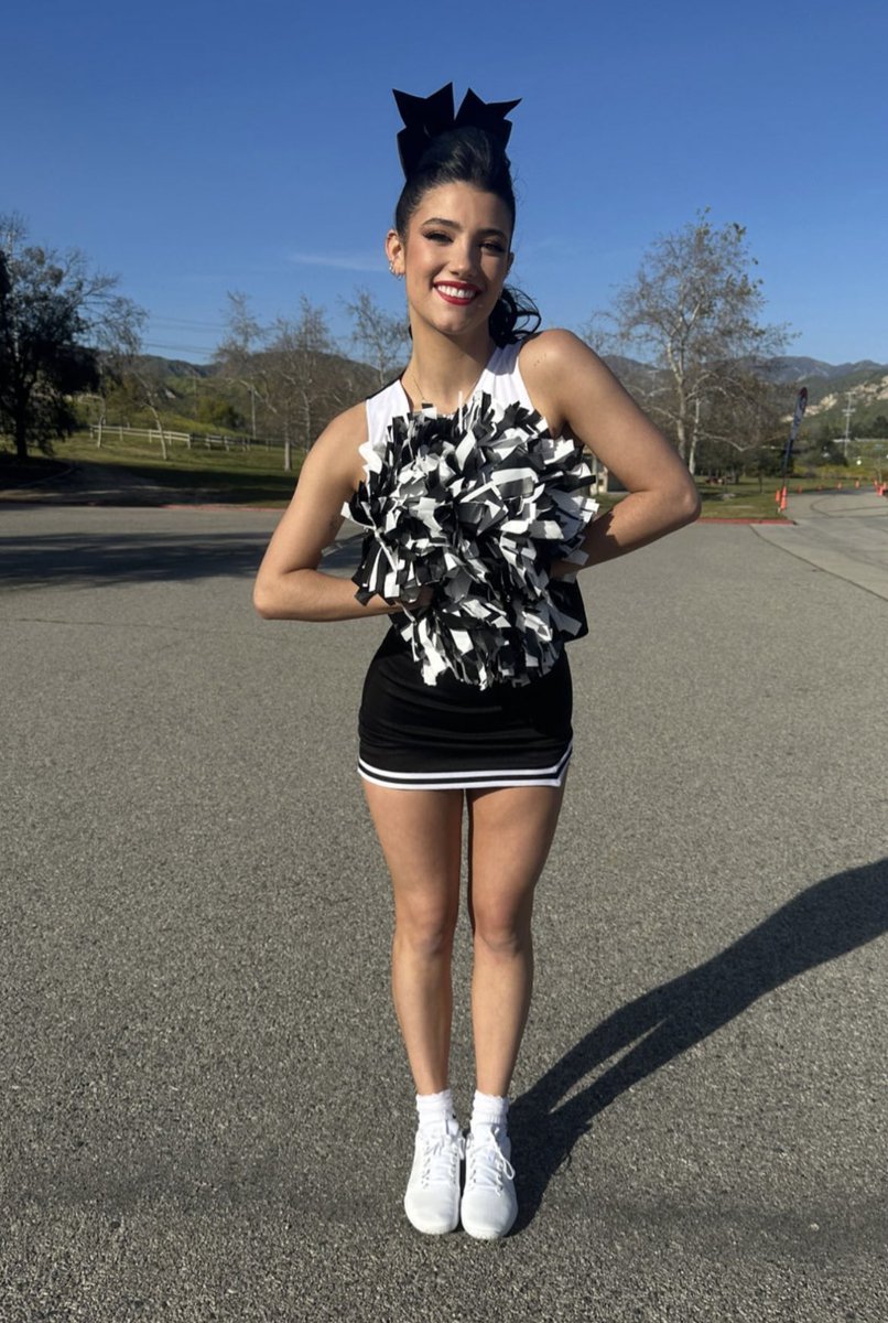 Leg453's tweet photo. Gotta love Charli D'amelio as a cheerleader https://t.co/17ziWUoZ7H