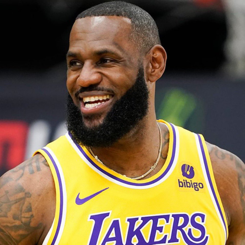 TheHoopCentral's tweet photo. BREAKING: LeBron James is the 1st player in NBA History with 40k Points, 11k Rebounds, 11k Assists

👑👑👑 https://t.co/i9nLqYe1kF