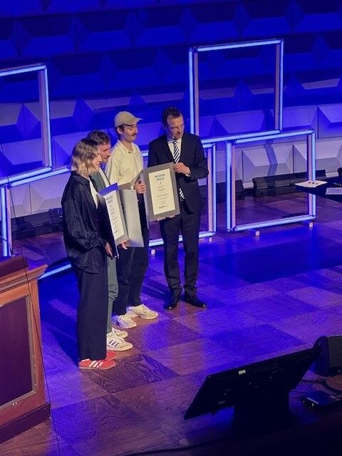 Der 1. Platz beim DGIM Medienpreis geht an das Team von Martin Hogger, Kristina Ratsch, Marina Klimchuk und David Holzapfel für ihren Beitrag „Wann stirbst du endlich?“ in <a href="/DIEZEIT/">DIE ZEIT</a> Verbrechen. Herzlichen Glückwunsch!