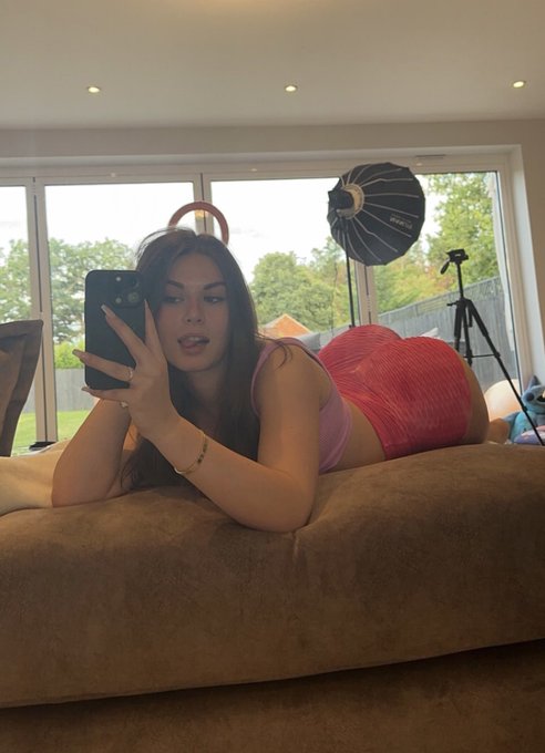 you have 3 wishes.. what you wishing for? 🥰 https://t.co/SBHLm7rPaE