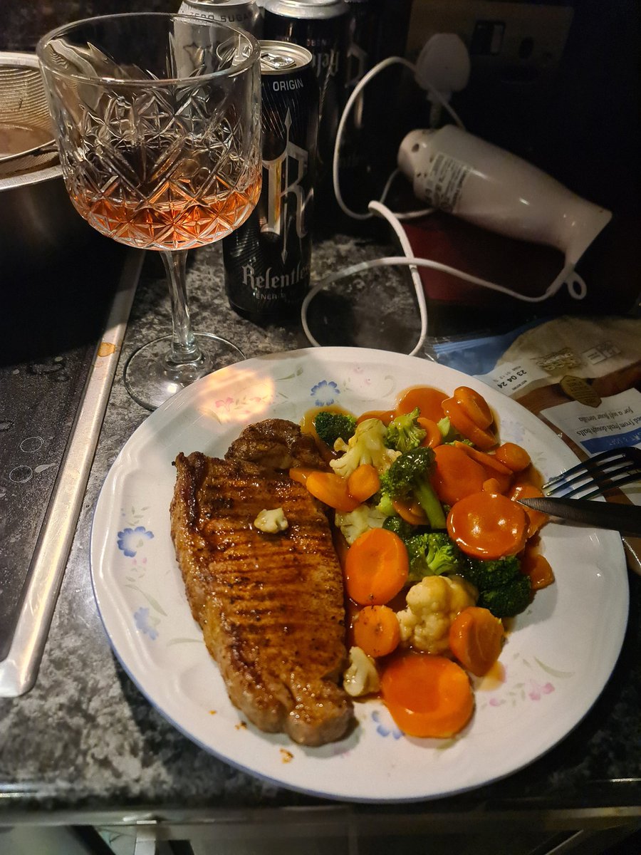 FemboiCooking's tweet image. just finished my 6th back-to-back 12 hour shift and decided to treat myself to a sirloin steak & a glass of white zinfandel