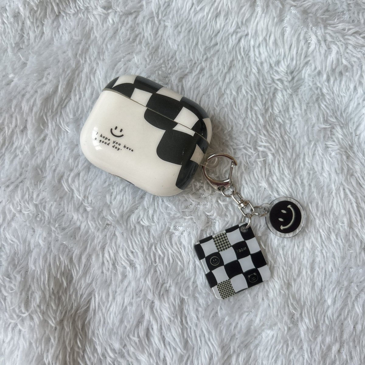 Fairy_usedd's tweet photo. ส่งต่อเคสแอพอตรุ่น 3 สภาพยังดีอยู่เลยน้า

♡ ส่งต่อ 35฿ ค่า 

#ส่งต่อเคสแอพอต #เคสเกาหลี #เคสแอพอต #AirPods #ส่งต่อเคส #ส่งต่อเครื่องสําอาง #ส่งต่อคสอ #มือสองสภาพดี #เคสไอโฟน https://t.co/SmY8dQtkIk