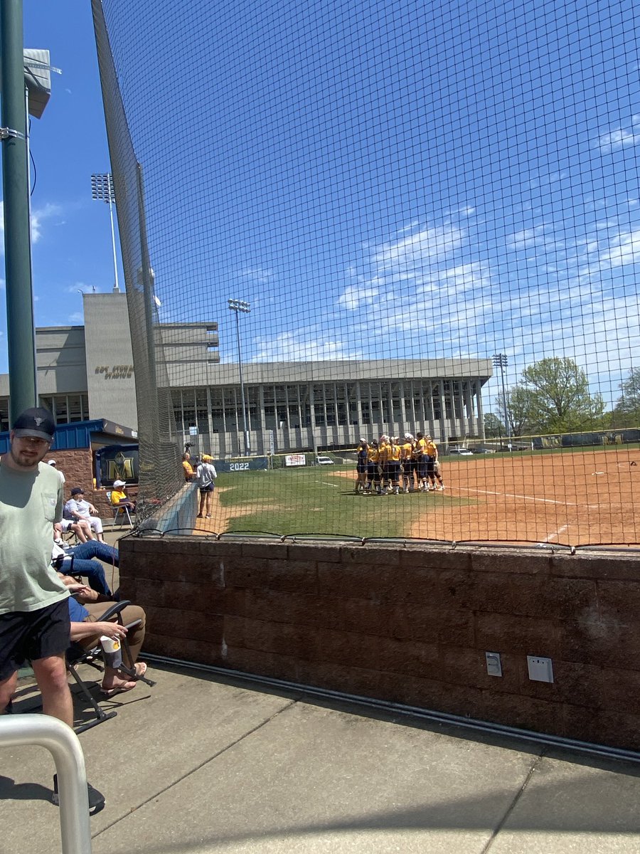 Beautiful Sunday in Murray, KY to watch @RacersWTennis and @RacersSoftball #GoRacers 🏇