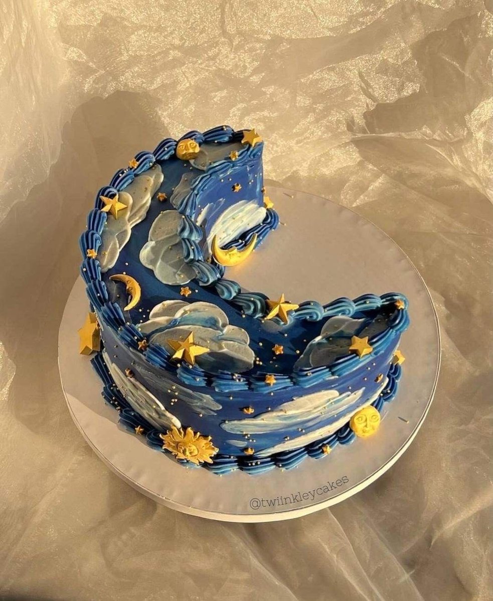 crescent moon cake by twiinkleycakes