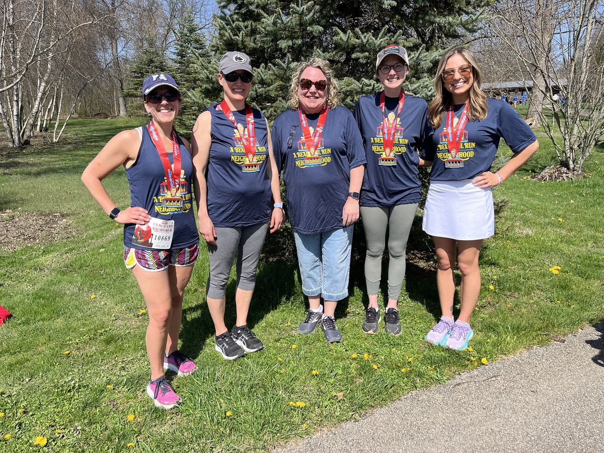 JENTONEY's tweet image. It is a beautiful day in the neighborhood to do a virtual 5k for the @FredRogersInst with these beautiful ladies, @Tracyteach1 @Mkrenzer20 @AlexTSchroder @faithguy03! ☀️❤️ #PAProudEducator #marigolds #ktifamily