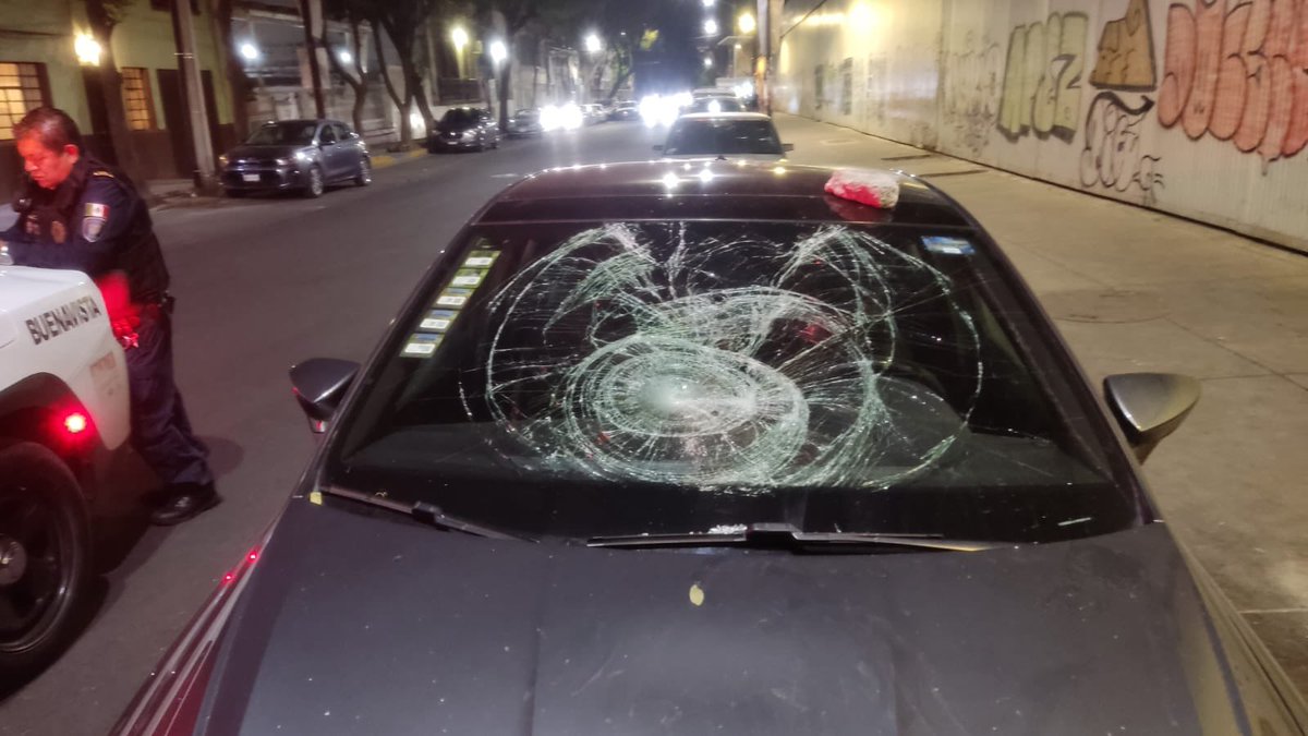 santillanpe1's tweet photo. Lamento y reprocho el cobarde atentado del que fue objeto mi compañero y amigo Carlos Yael Vázquez Méndez, representante de @MorenaCiudadMex ante el @iecm. https://t.co/foaKhceag3