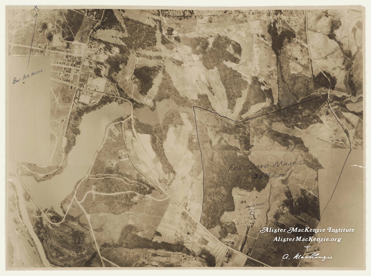 DoctorMacKenzie's tweet image. 1930 aerial photo of the 364 acre Fruitland Manor property prior to construction of the Augusta National.

Landmarks of note:
Magnolia Lane (bottom right)
Clubhouse site (bottom right)
Augusta Country Club (top)
Bon Air Hotel (top left)

@TheMasters #themasters