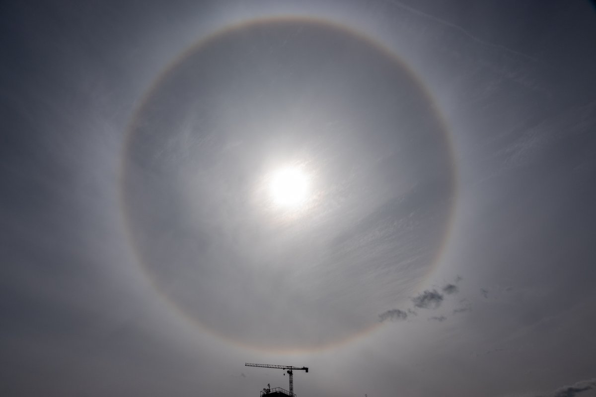 I know finishing #walking the @capital_ring today is awesome, but you didn't have to crane a halo round the #sun just for me! 🥰 (Almost missed it—thank you strangers who spotted my camera & pointed it out—I'm used to looking for views lower down!) #LoveLondonWalkLondon #LookUp