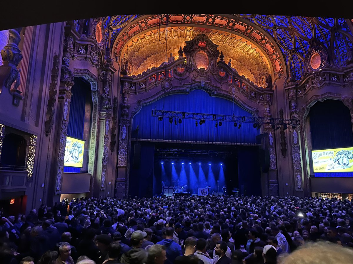 FuzzMafia's tweet photo. @Casey__94 @liamgallagher Sold out show in Brooklyn the other night with John Squire https://t.co/DDtNJSIrXg