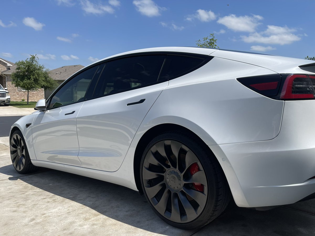 Drapzilla's tweet photo. Much better!!!  Shout out to #ChemicalGuys for the assist.  Couldn’t have cleaned Lightning up without them.

#Tesla $TSLA #FSD #FullSelfDriving 
#M3P https://t.co/3gzdB75mDu