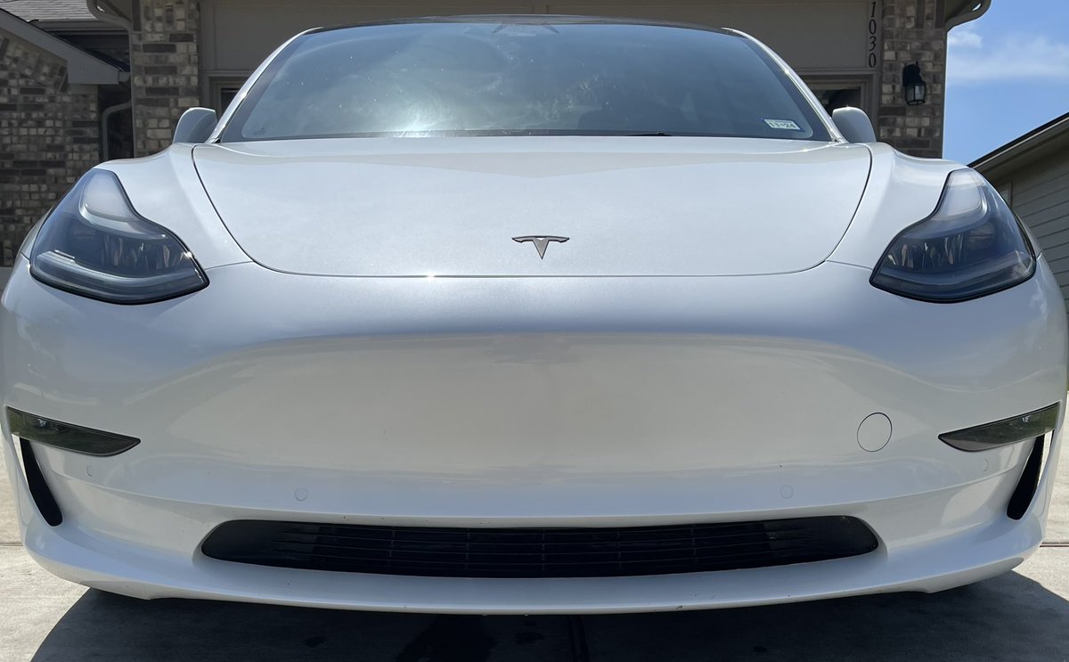 Drapzilla's tweet photo. Much better!!!  Shout out to #ChemicalGuys for the assist.  Couldn’t have cleaned Lightning up without them.

#Tesla $TSLA #FSD #FullSelfDriving 
#M3P https://t.co/3gzdB75mDu