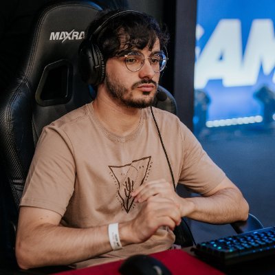 hellub_'s tweet photo. PERDEU TUDO

após derrota para a paiN Gaming, Guigo decide largar a carreira de pro player e abre academia de jiu jitsu em Lajeado, no interior do Rio Grande do Sul 

@ilhadaslendas 
@baianolol1 
@mylonzete 
@rangerlol1 https://t.co/kvXcvVXZIb
