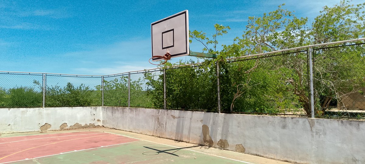 Hagamos un esfuerzo entre todos por recuperarla! 🏀⚽🏐 Juntos es posible! Ubicada en el Caserío Orinoco del Municipio Tubores, Nueva Esparta!