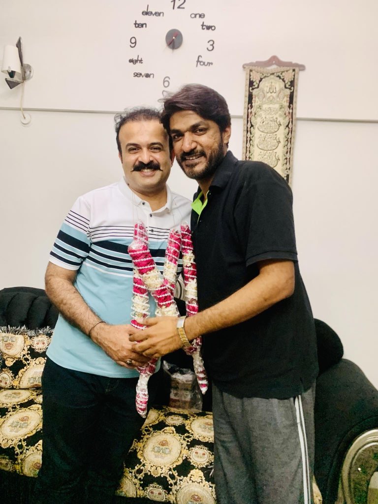 SameerBabbar110's tweet photo. بھائیوں جیسے دوست، پاکستان تحریک انصاف کے سینیئر رہنما علی میر جت کو عمرہ کی سعادت حاصل کرنے پہ مبارکباد دینے ان کے گھر پہنچے
اللہ پاک عبادتیں، عمرہ اور روزہ قبول و منظورفرمائے
آمین https://t.co/RIhLd6bNkT