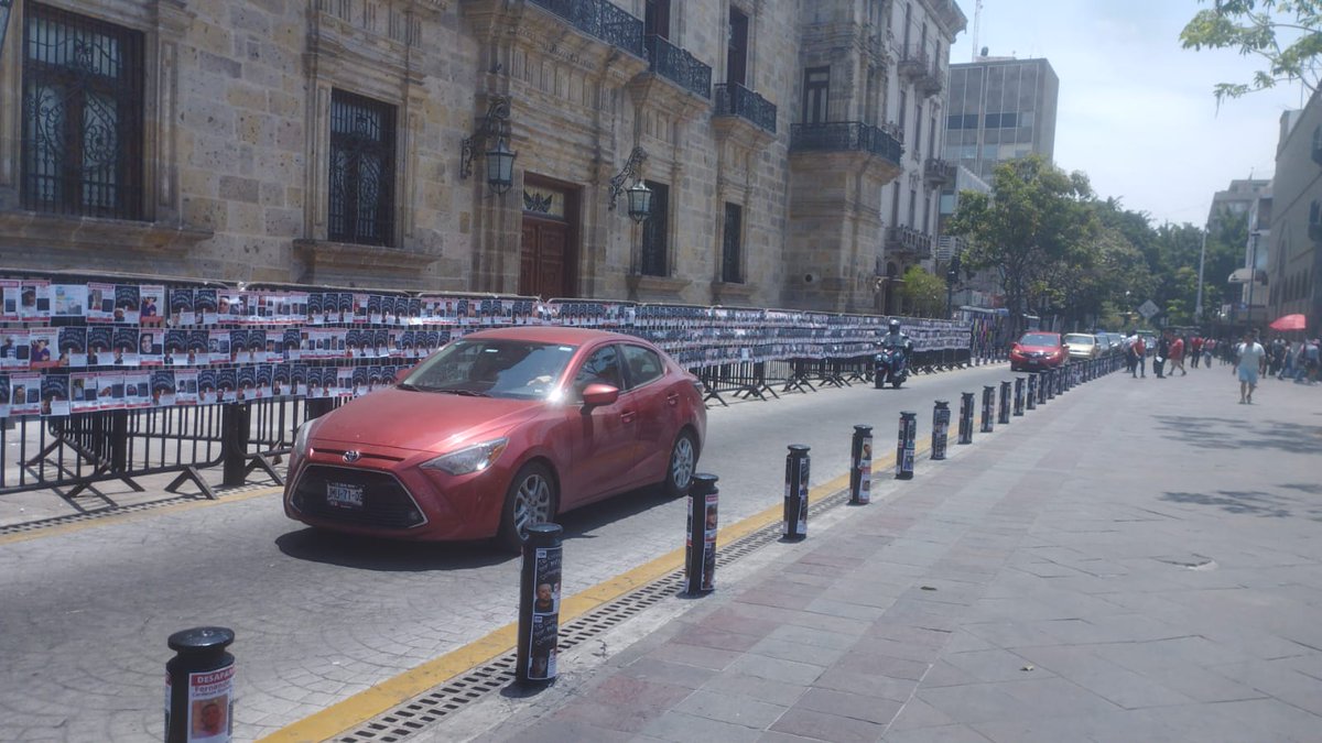 MÁS DE 5 MIL FICHAS DE BÚSQUEDA SE COLOCARON HOY DOMINGO 14 DE ABRIL 2024 EN PALACIO DE GOBIERNO EN EL CENTRO DE GUADALAJARA @LuzEsperanz_ofi