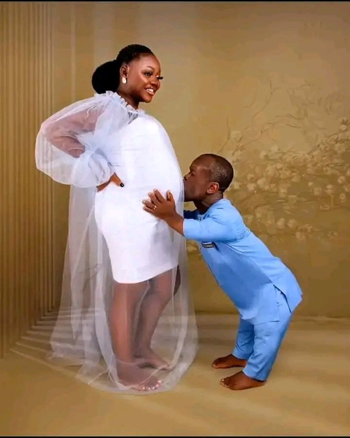 OAP Nkubi and his new born baby. 
Adorable isn't it?

( Assnal Chioma Iren Mikel Kizz Daniel )