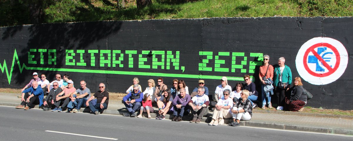 Tolosaldea osasun publikoaren alde: Auzolanean TOPAk mural bat margotu du. ETA BITARTE... osasunpublikoa.blogspot.com/2024/04/auzola…