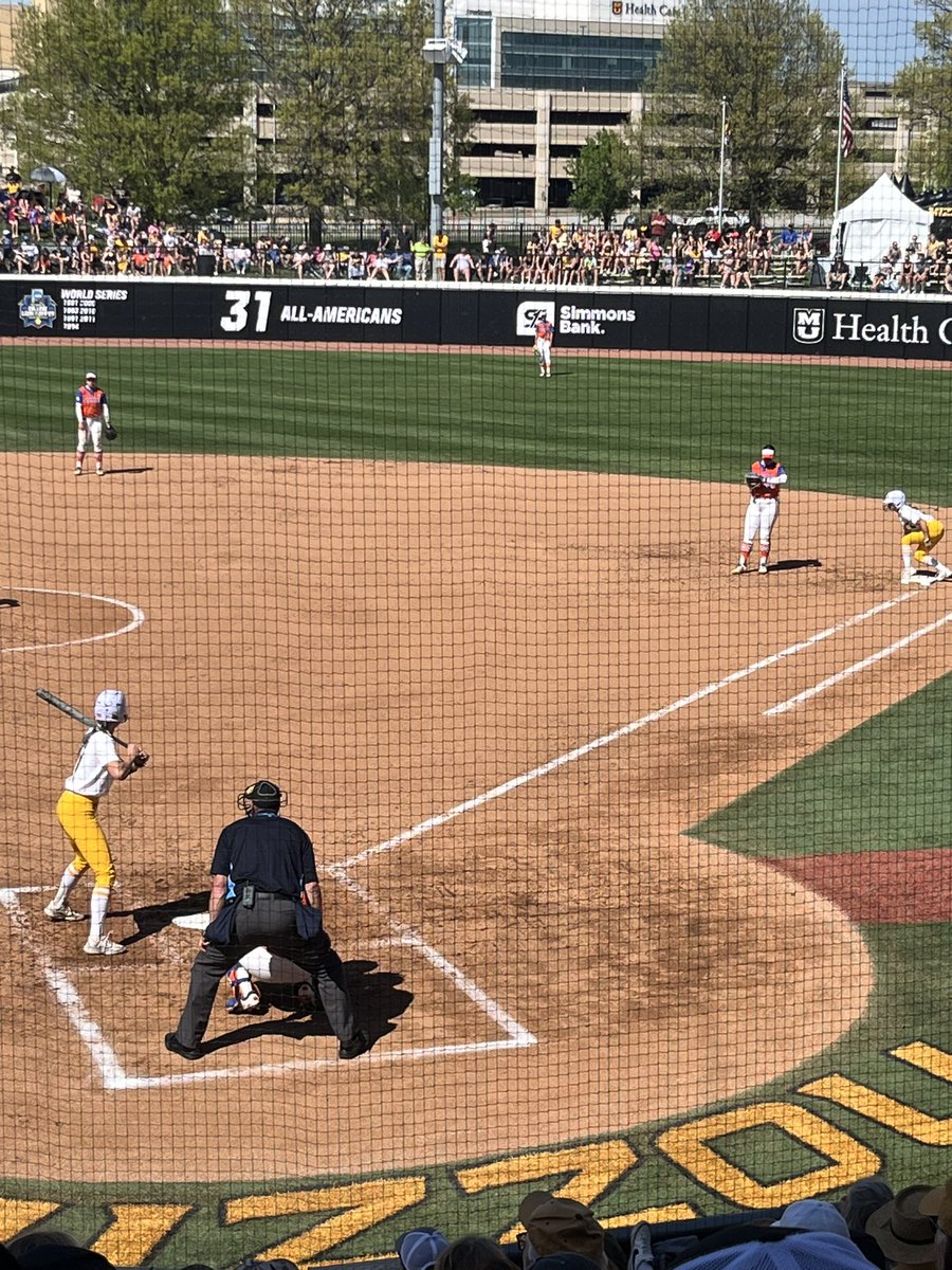 Harris_Mgmt's tweet photo. Lots of #GACPride in this SEC Softball game with Mizzou & Florida!!
Crenshaw (batting)
& Blackstun (runner at 1st) from @FZWsoftball in action against the Gators!! https://t.co/dbdcuXFiDp