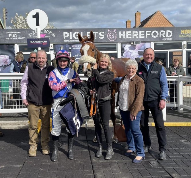 Brianna Rose with trainer @KeighleyTeam jockey @Sean_Bowen_ and owner Matthew Baker after winning impressively @HerefordRaces Delighted for all connections. Purchased from @BallincurrigHse @Goffs1866 Arkle Sale