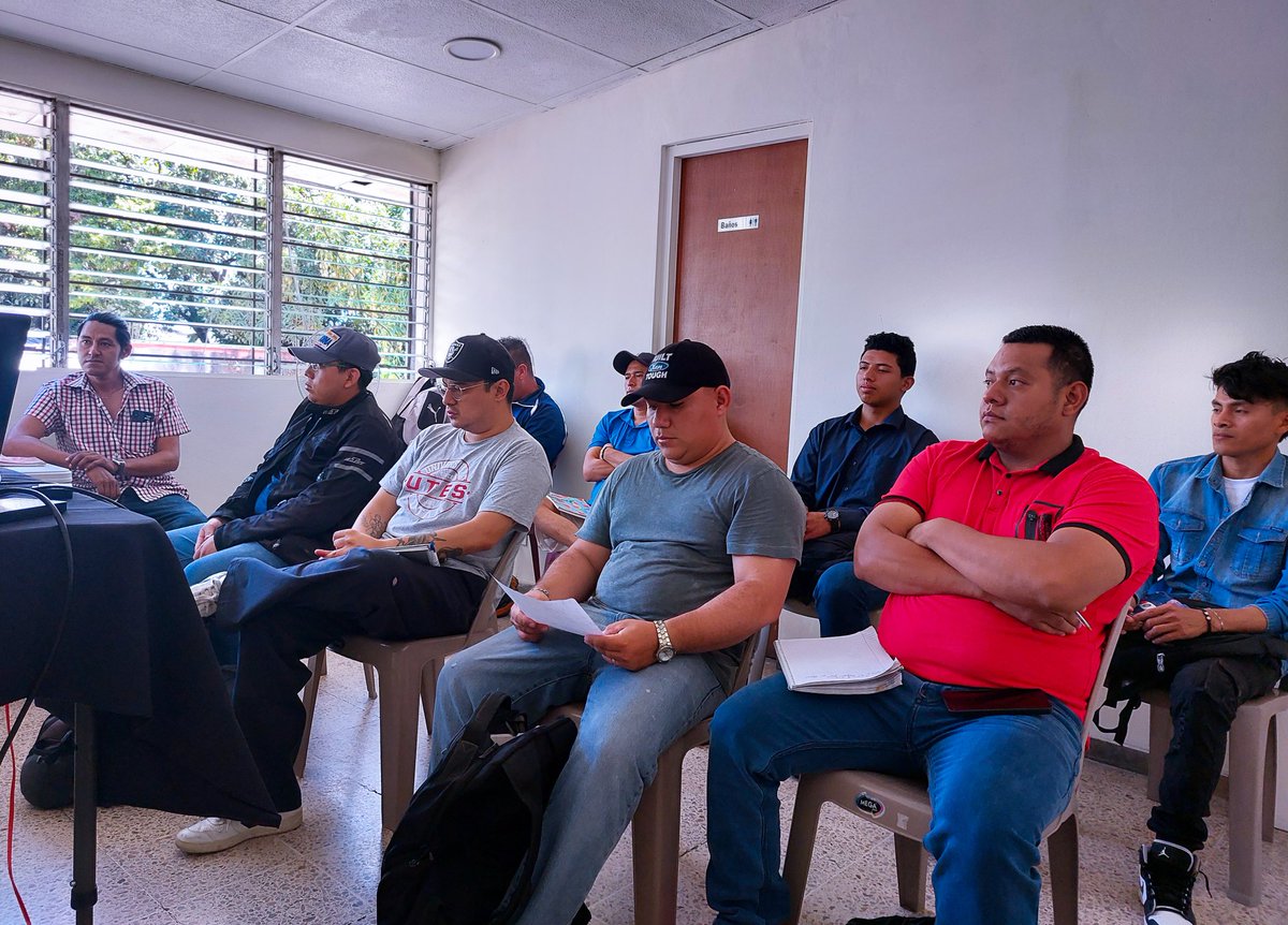 djps_es's tweet photo. 📣 Seminario con alumnos nivel intermedio 🎧🎶

Seguimos Formando Djs del Futuro 😎

Inscríbete en nuestro Curso de Dj Personalizado‼️

1a. C. Pte. y 61 Av. Norte # 202, local "A" Col. Escalón, San Salvador.
(Esquina opuesta del Colegio CEREN por el Hotel Novo y Farmacia Camila) https://t.co/PMO5VYIH8t
