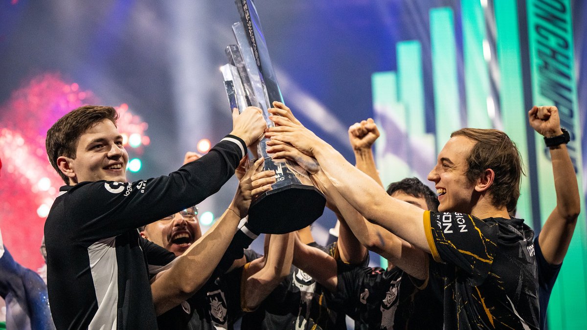 Swarmon28's tweet photo. @StaiveJ @Cypherz4 @Crow__lol Le tableau c'est wiki. C'est simple victoire  winter, spring, summer  = champions du split. Victoire aux season finals = champion du LEC. Au season final ils  gagne pas le bouclier mais le trophée. Il faut gagner le trophée pour être sur le mur du LEC. https://t.co/B69HvMRx9l