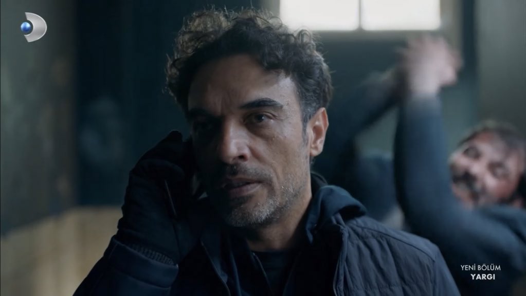 YargiUpdate's tweet photo. Osman also joined Eren's plan. The başkomiser set a trap for Rıdvan to escape and get into Osman's cab. 👀 #Yargı https://t.co/vLCkW7EOjv