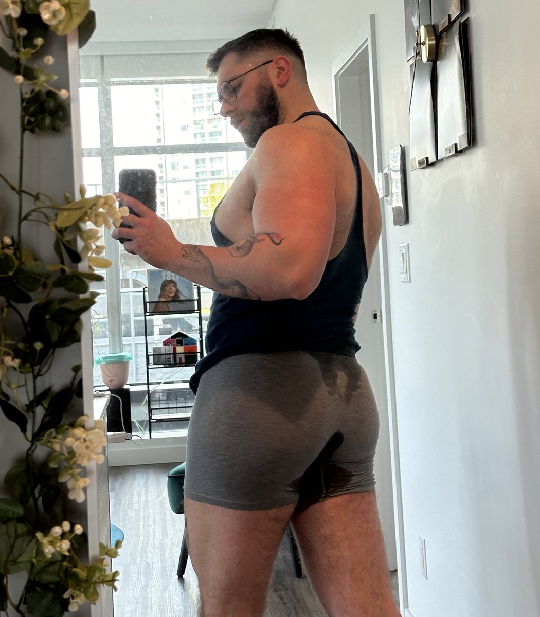 I love how sweaty my ass gets from workouts