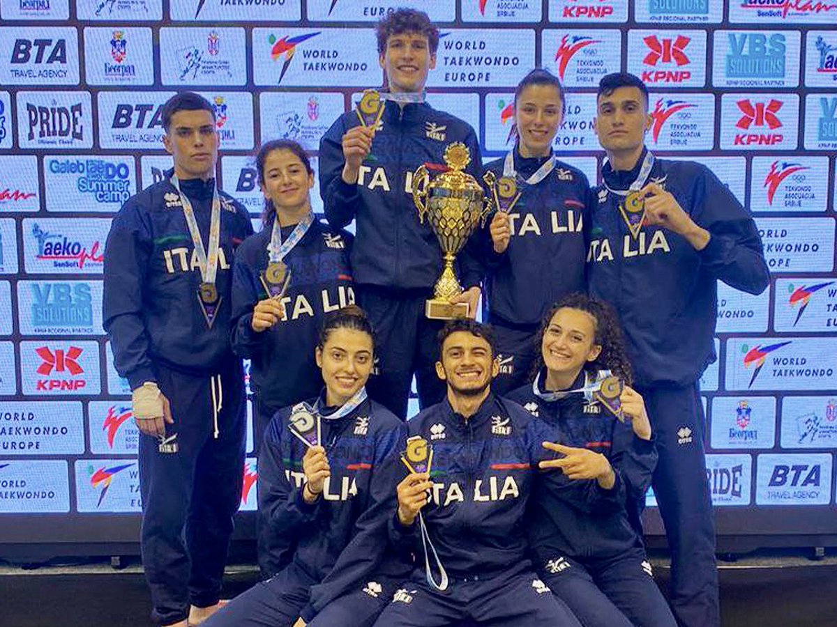 taekwondofita's tweet photo. L’ITALIA del Taekwondo brilla al Serbia Open 2024! 🇮🇹 9 medaglie di cui tre ori, un argento e cinque bronzi, risultati che hanno permesso alla nazionale italiana di vincere la coppa come miglior team in gara! 🙌🏻🏆

Leggi l’articolo completo con il resoconto di giornata pubblicato nel nostro sito 👉🏻 https://t.co/q9hnLRbNGP

#itatkd #taekwondo #serbiaopen